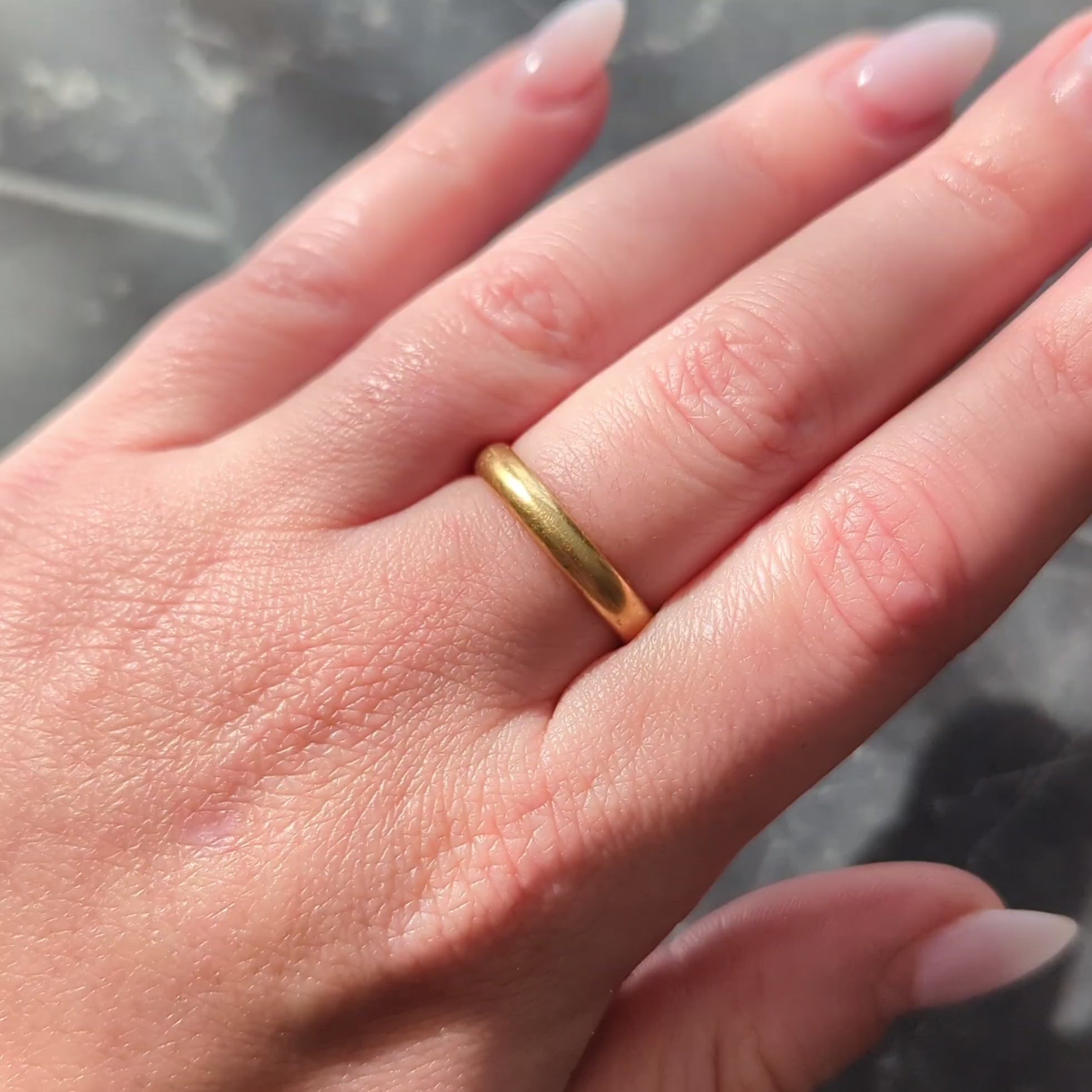 1915 18 Karat Yellow Gold Inscribed Antique Unisex Wedding Band Ring