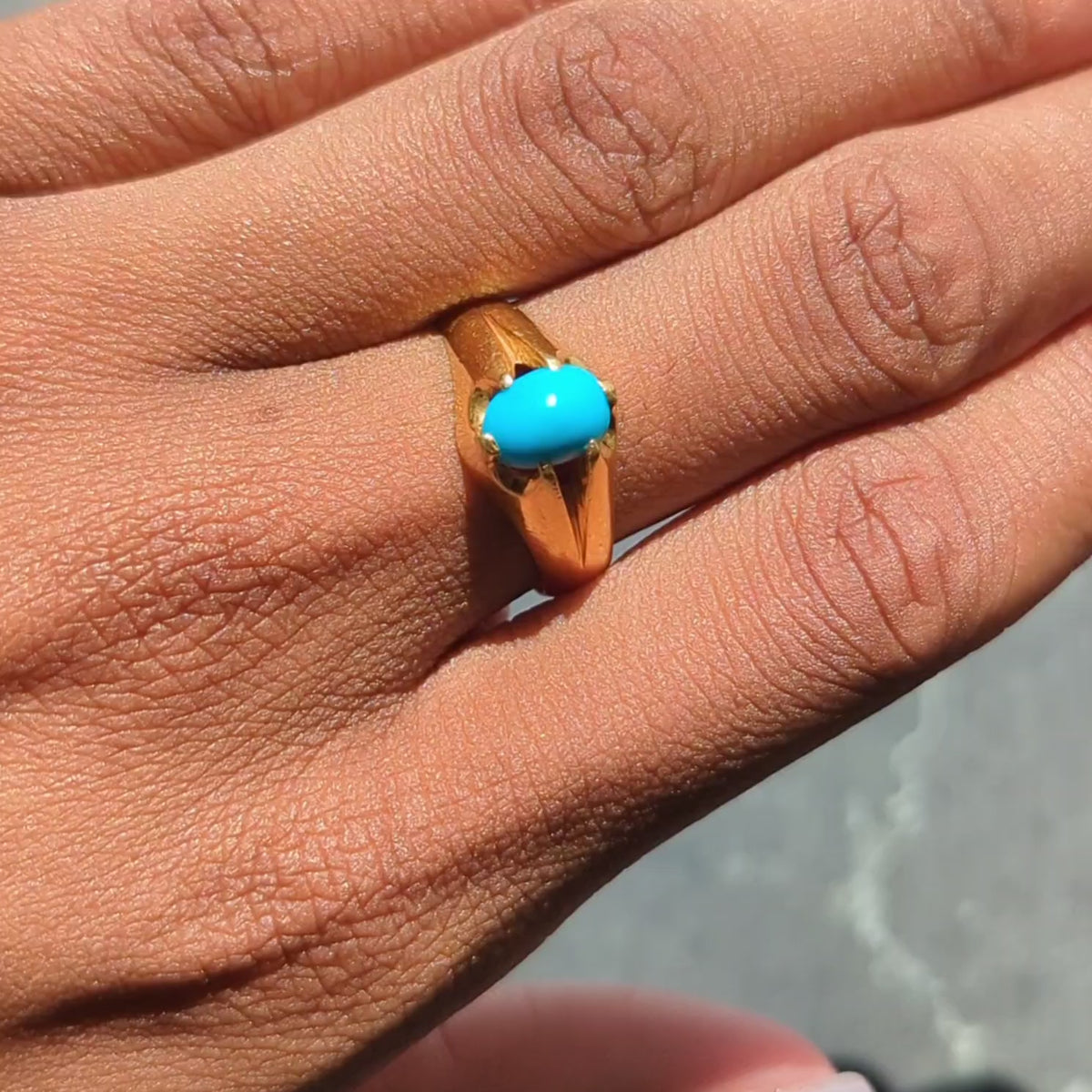 Victorian Turquoise 18 Karat Yellow Gold Antique Belcher Ring