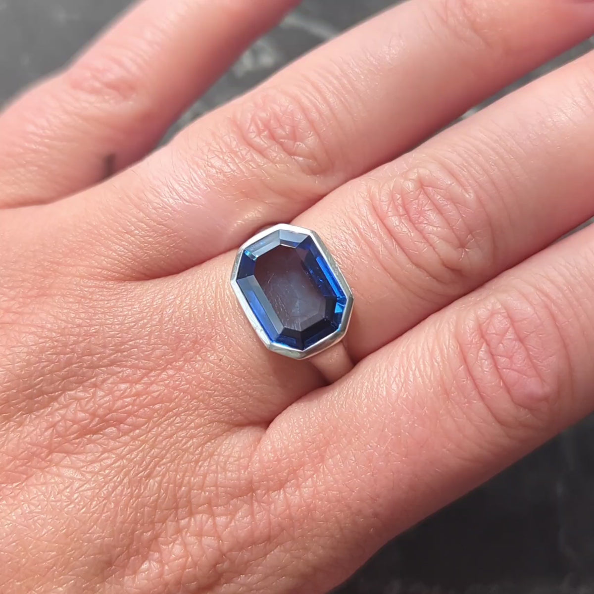 Tiffany & Co. Art Deco No Heat Burma Sapphire Platinum Unisex Vintage Ring AGL