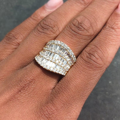 Contemporary 3.50 CTW Diamond 18 Karat Yellow Gold Seven Row Wavy Band Ring