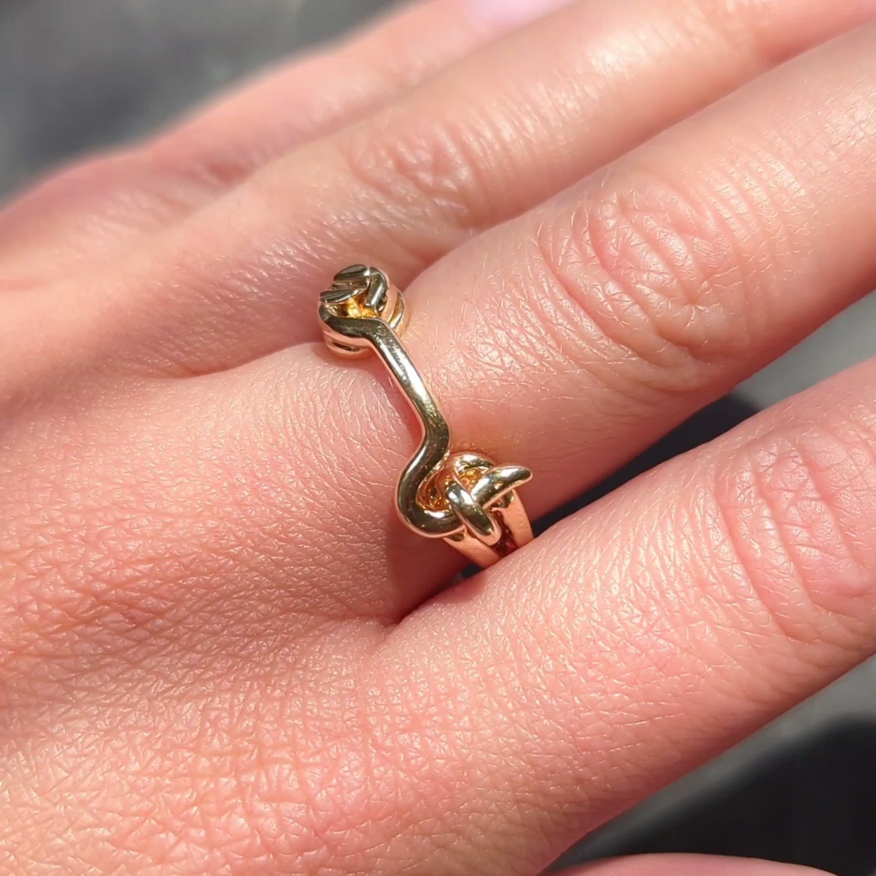 1970's 14 Karat Yellow Gold Vintage Hinge Lock Band Ring