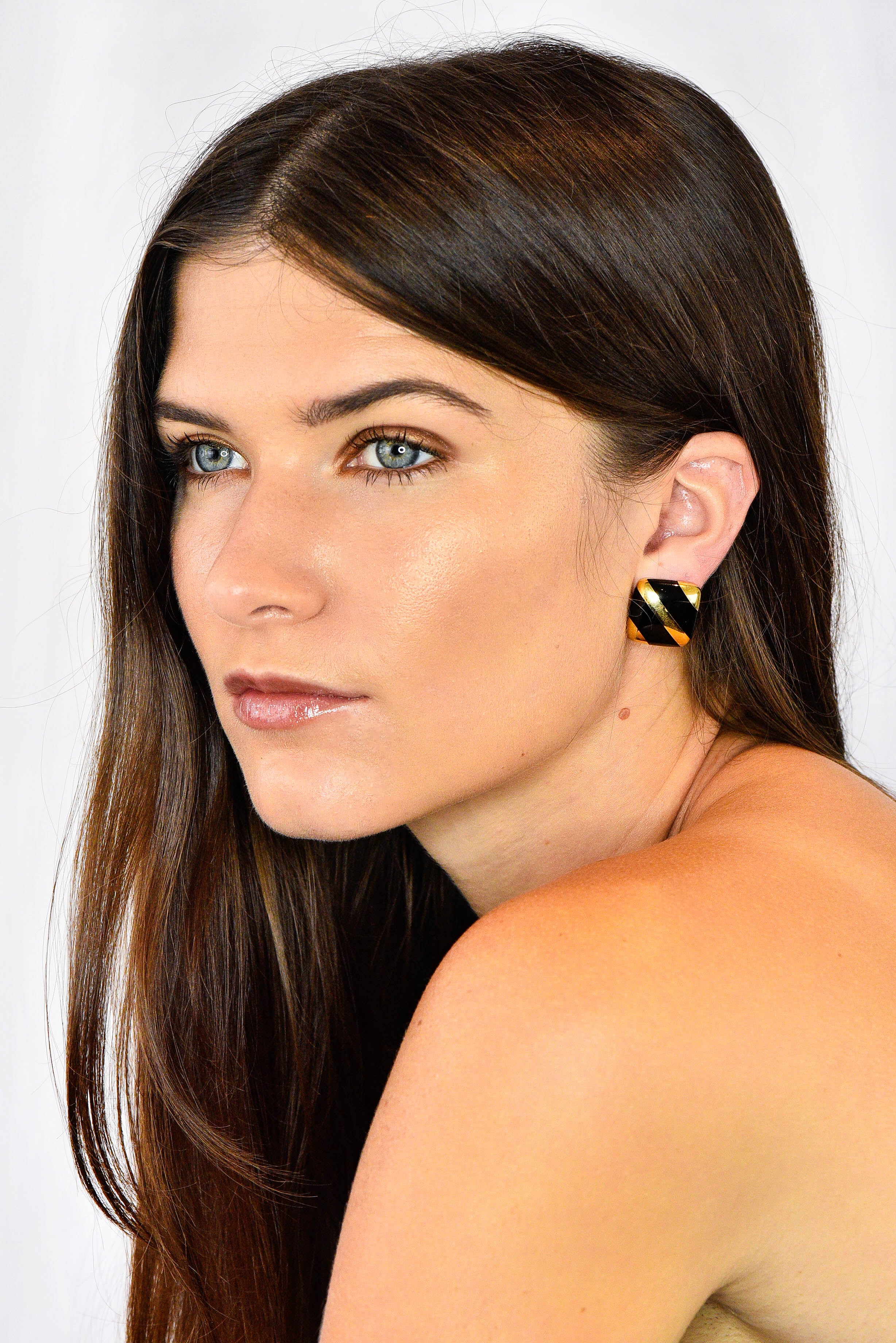 Vintage Onyx 18 Karat Gold Striped Cushion Earrings Contemporary - Wilson's Estate Jewelry