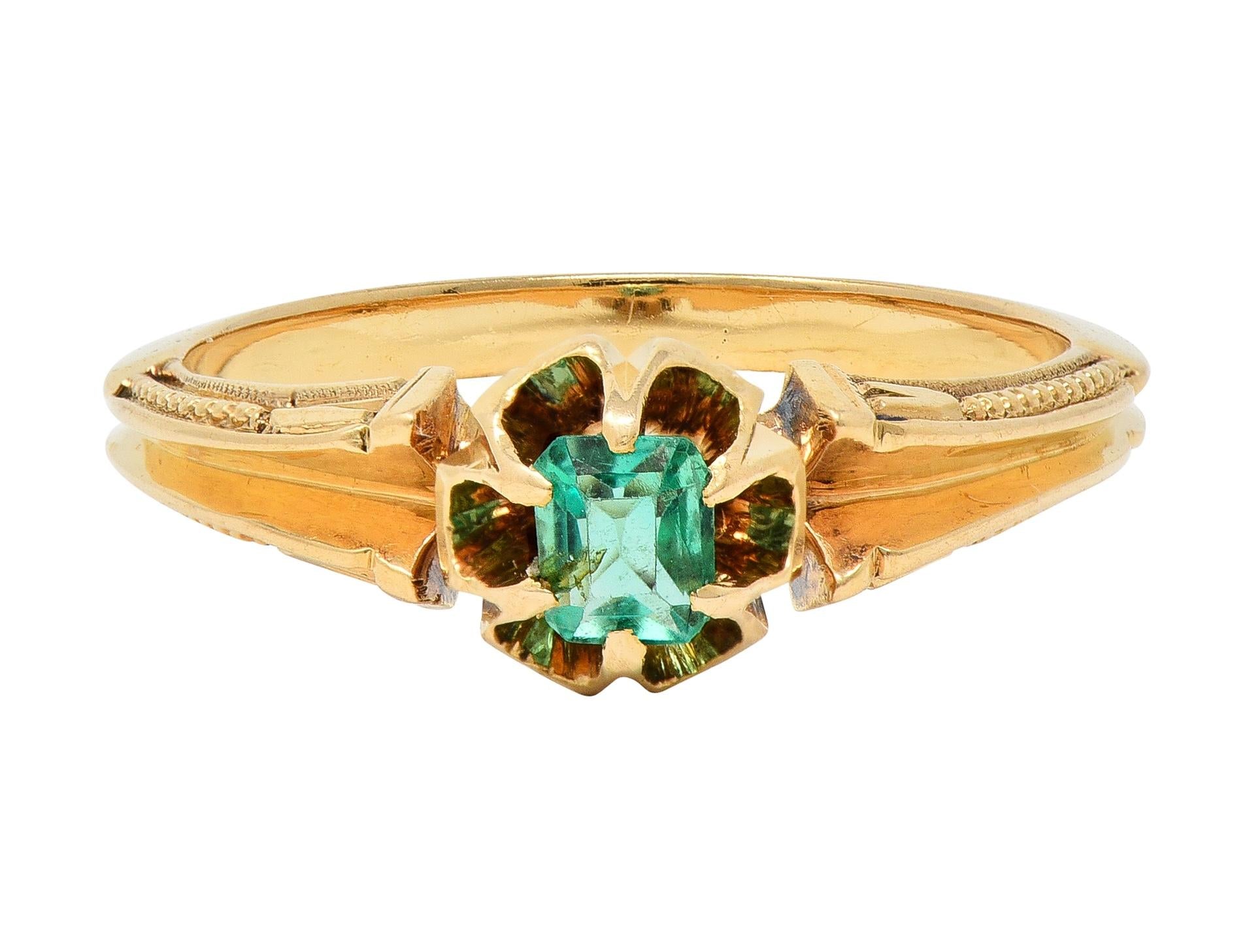 Victorian Emerald 18 Karat Yellow Gold Belcher Set Buttercup Antique Ring