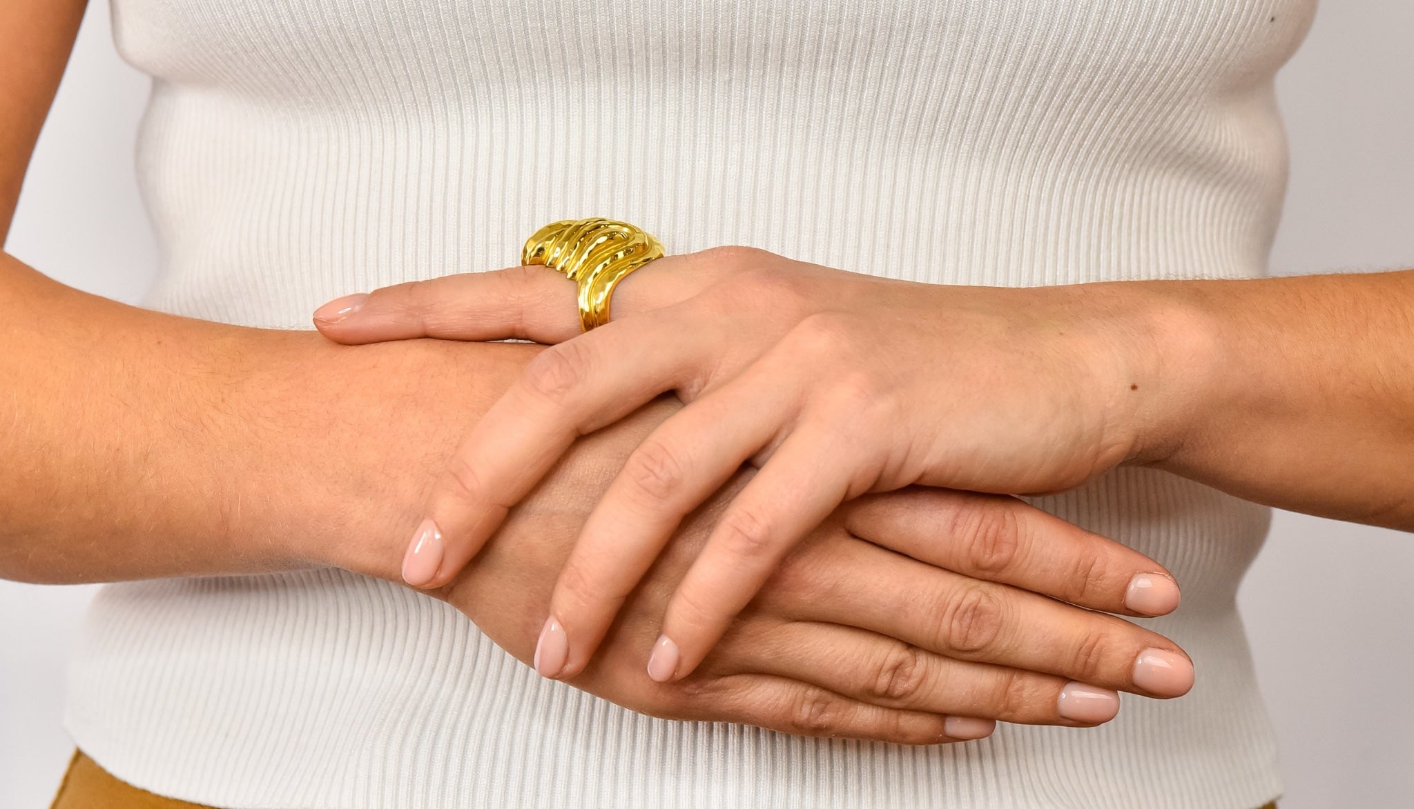 Henry Dunay Vintage 18 Karat Gold Hammered Swirl Ring Circa 1980 - Wilson's Estate Jewelry