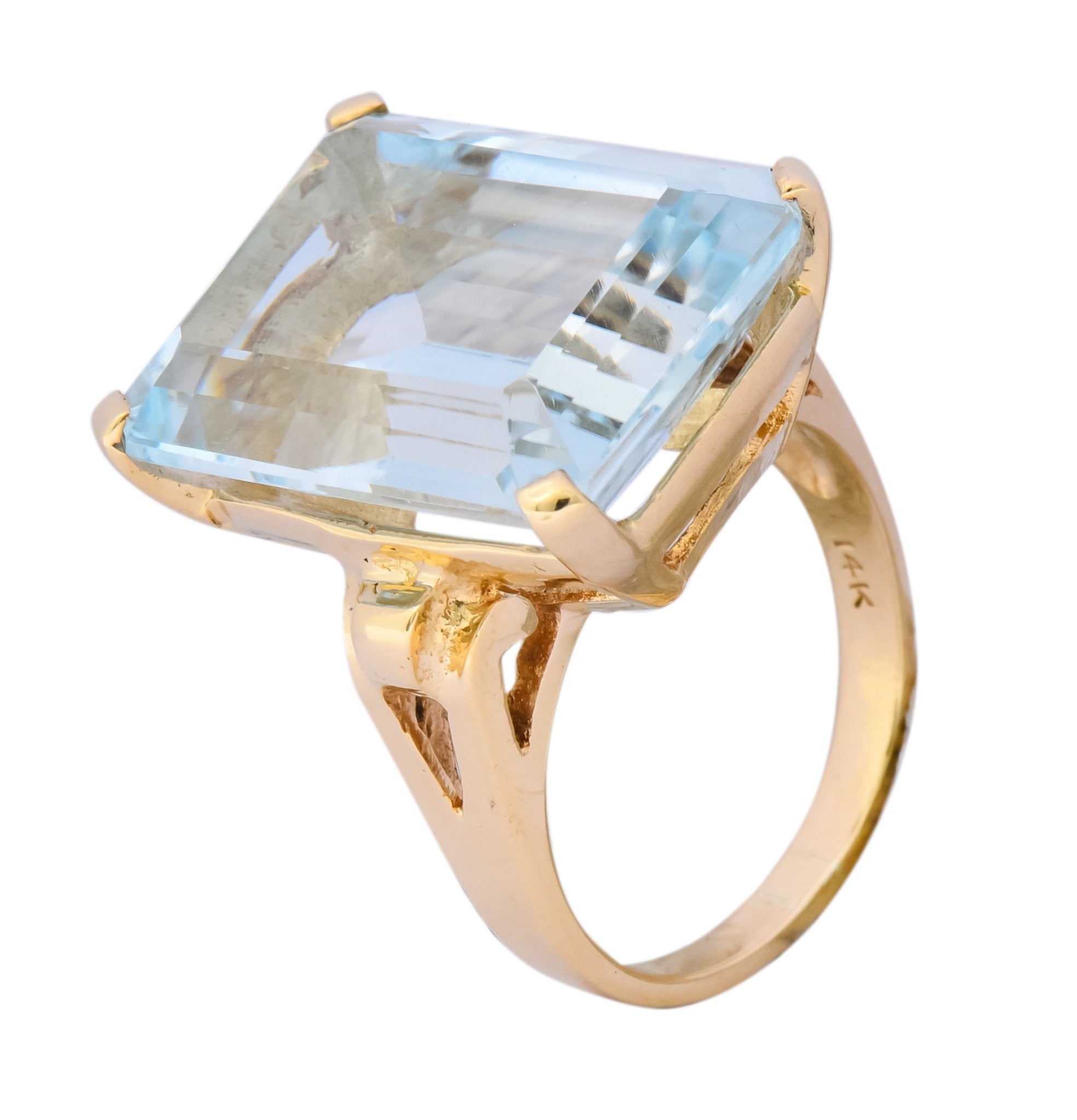 Vintage 18.00 CTW Aquamarine 14 Karat Gold Cocktail Ring - Wilson's Estate Jewelry