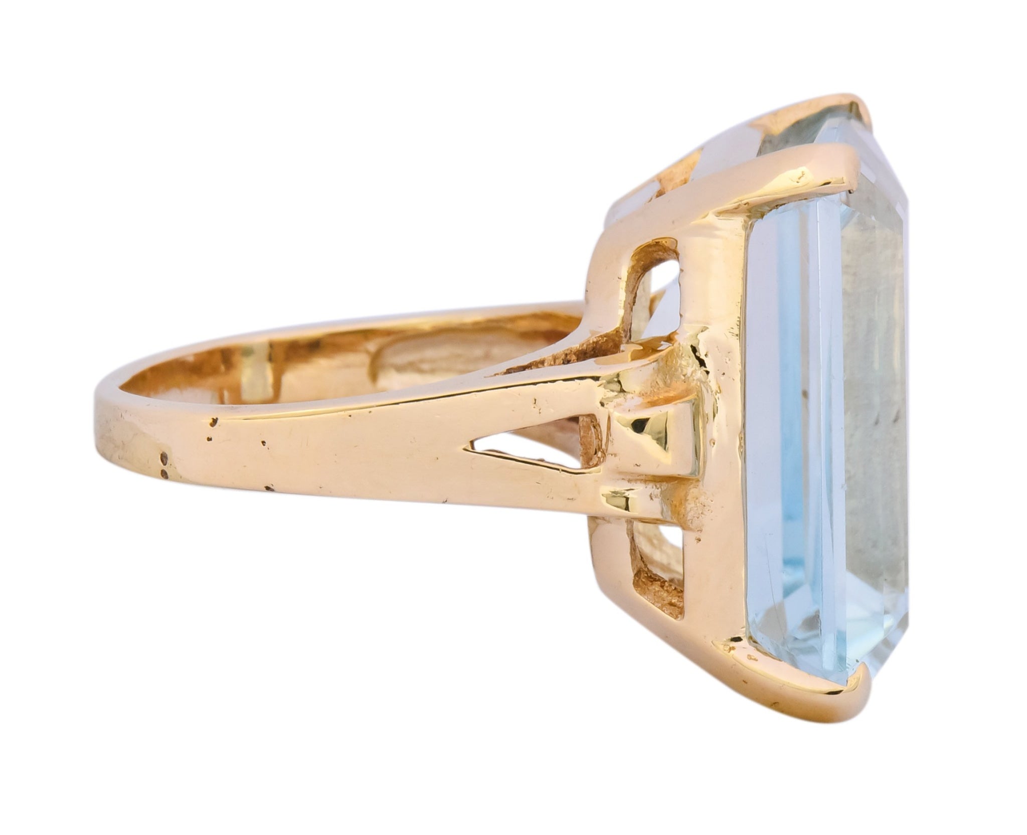 Vintage 18.00 CTW Aquamarine 14 Karat Gold Cocktail Ring - Wilson's Estate Jewelry