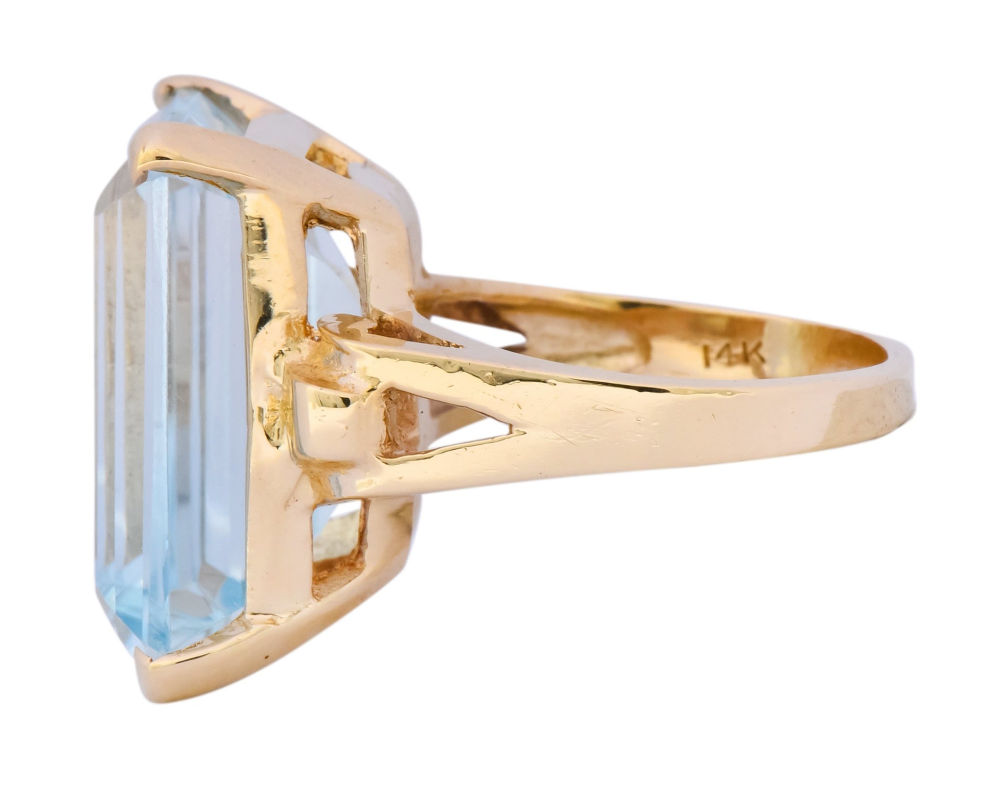 Vintage 18.00 CTW Aquamarine 14 Karat Gold Cocktail Ring - Wilson's Estate Jewelry